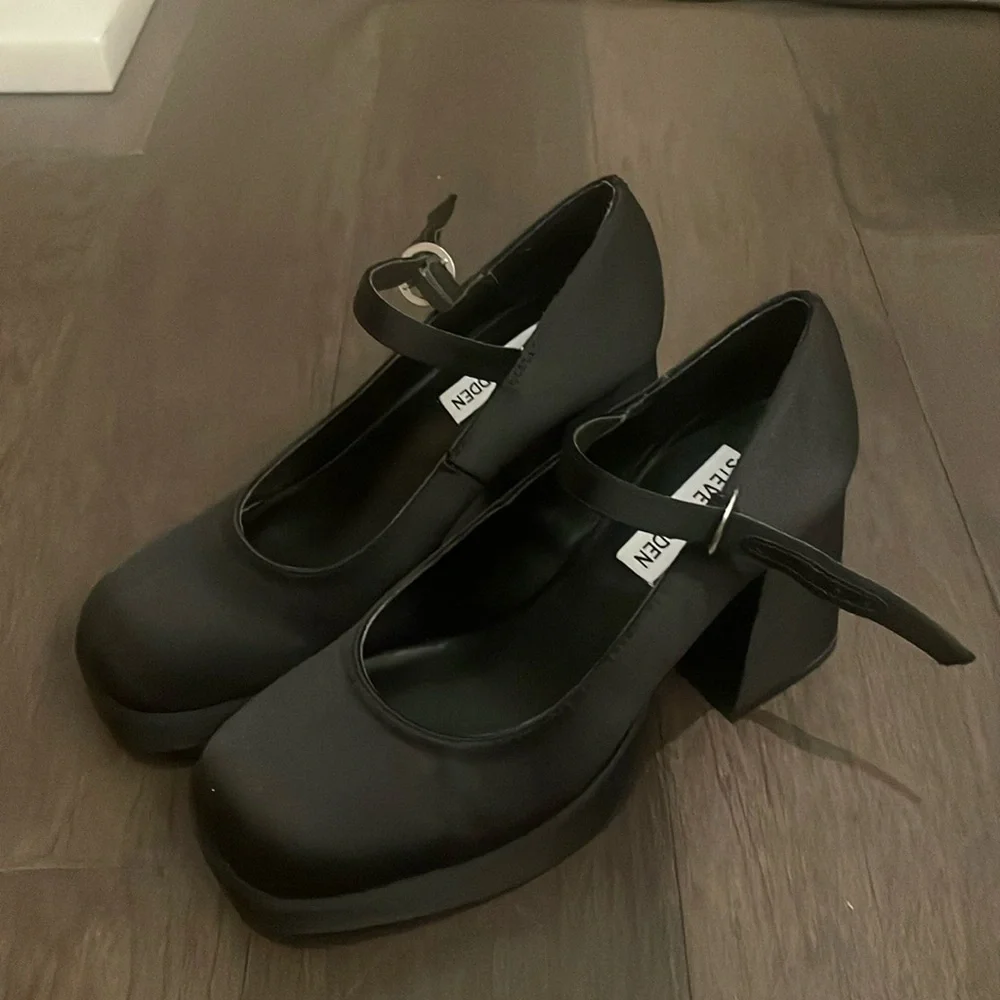 Steve Madden Mary Jane Heels Size 5W - Picture 1 of 2